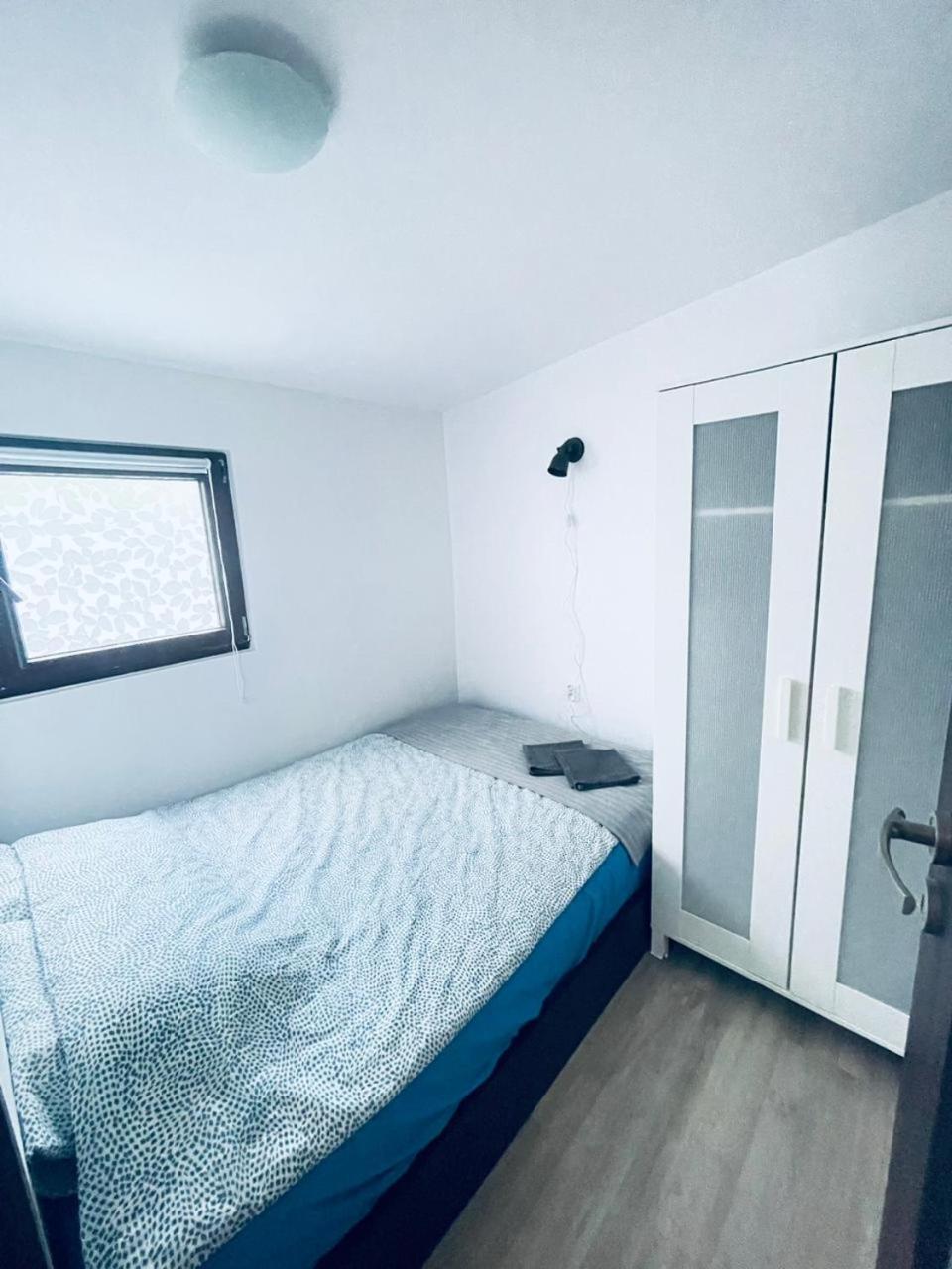 Domek Nr.2 Nad Jeziorem W Puszczy Zielonka Kaminsko Exteriör bild